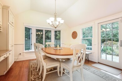 006-photo-dining-room-6394874