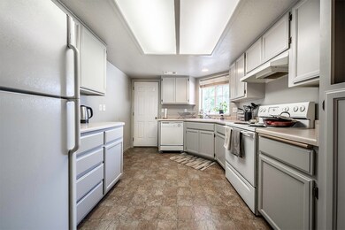 929 Brandi Way, Central Point, OR 97502 - photo 7