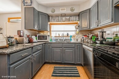 6106 N Mozart St, Chicago, IL 60659 - photo 3