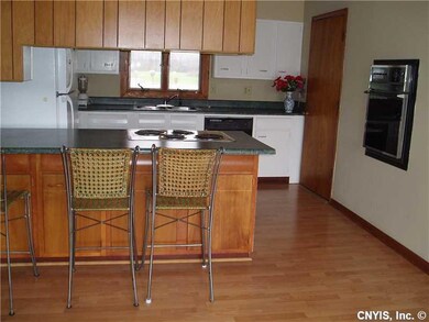 Kitchen Dining. Nice breakfast bar.