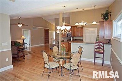 1731 Stone Gate Cir, Davenport, IA 52807 - photo 4