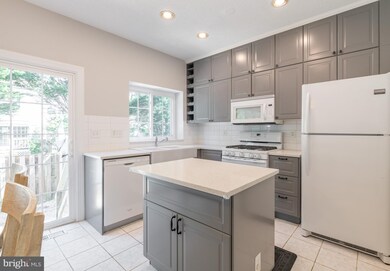 7235 Stover Dr, Alexandria, VA 22306 - photo 6