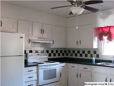 Pretty white cabinets and appliances in the kitche
