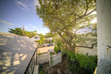 811 Olivia St-03