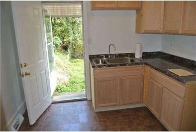 919 Lawrence Ave, Darby, PA 19023 - photo 2