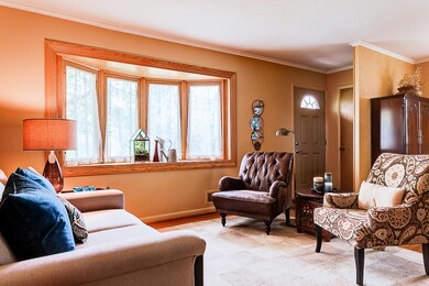 4059_Glenmont-bay window