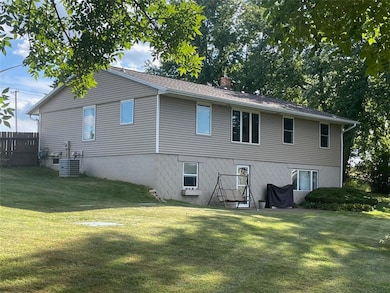 3798 60th St, Grinnell, IA 50112 - photo 2