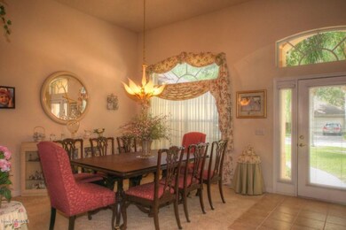 Sykes Loop Dr 206 - Dining