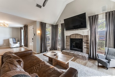 8209 Weatherly Dr, Rowlett, TX 75089 - photo 2