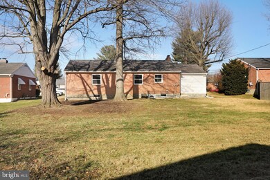 17917 Oak Ridge Dr, Hagerstown, MD 21740 - photo 4
