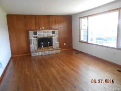 302 Walnut St, Lehighton, PA 18235 - photo 2