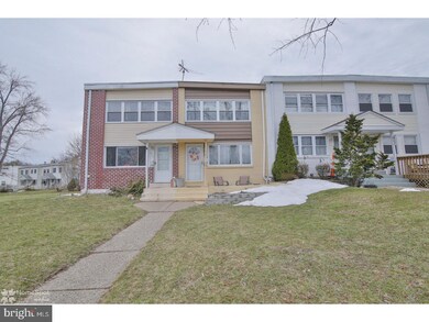 815 Wedgewood Dr, Lansdale, PA 19446 - photo 2