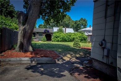 134 Bucklin St, Pawtucket, RI 02861 - photo 3