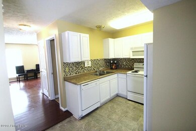 6904 Beulah Church Rd, Louisville, KY 40228 - photo 4