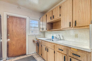 1723 Harkisheimer Ave, Jacksonville, FL 32210 - photo 6