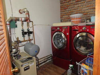 358 Shadynook Street Laudry Room