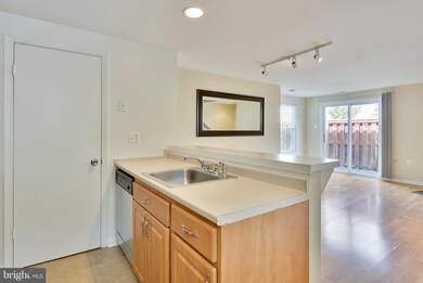 4301 Pembrook Village Dr unit 8, Alexandria, VA 22309 - photo 6