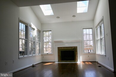 6319 Tisbury Dr, Burke, VA 22015 - photo 4