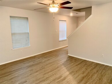 1102 Wilson Dr, Rosenberg, TX 77471 - photo 4