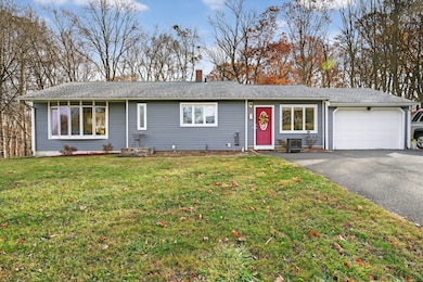 71 Mohawk Dr, Wallingford, CT 06492 - photo 2