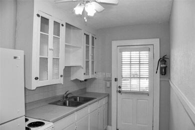 2025 Hazard St unit 2, Houston, TX 77019 - photo 2