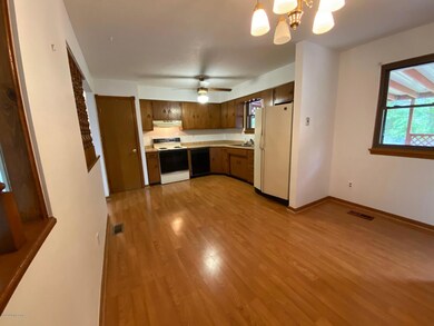 8209 Sandidge Dr, Louisville, KY 40228 - photo 6