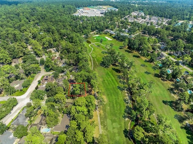 Discover unparalleled convenience near Kingwood Country Club. This home offers easy access to golf, tennis, pickleball, family and adult pools, dining options, a fitness center with daycare, and exciting events. Enjoy the luxury of driving your golf cart or strolling to endless amenities and activities.