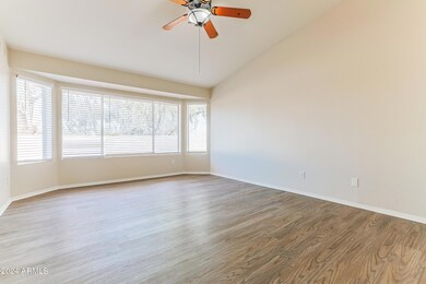 002-photo-living-room-14031888