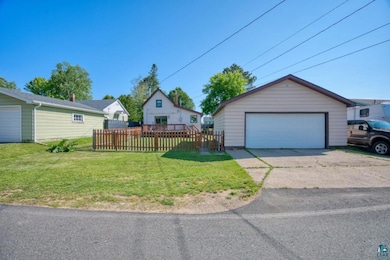 View of yard with an outdoor structure and a garage