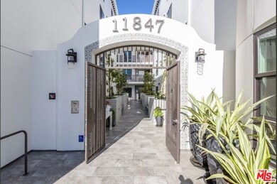 11847 Kiowa Ave unit ph6, Los Angeles, CA 90049 - photo 3
