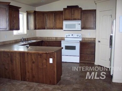 2609 Miller Ave, Burley, ID 83318 - photo 2