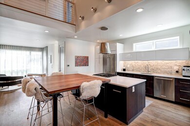 Eat-In Kitchen