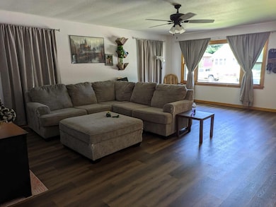 219 3rd Ave E, Cresco, IA 52136 - photo 3