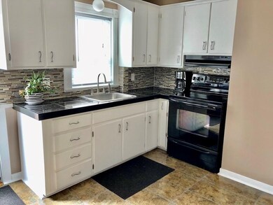 38 Gould St unit 2, Newport, RI 02840 - photo 2