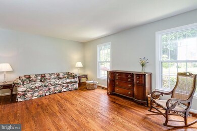 9526 Stevebrook Rd, Fairfax, VA 22032 - photo 6