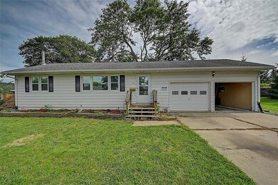 110 Marion Ct, Hiawatha, IA 52233 - photo 3