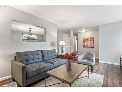 Living Room/Entrance