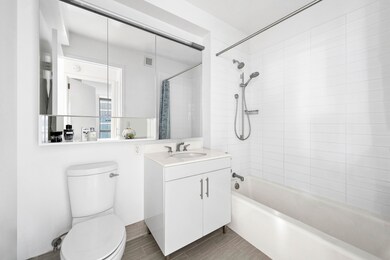 606 W 57th St unit 3307, New York, NY 10019 - photo 5