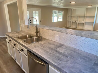 22860 Mcgrath Rd, Bend, OR 97701 - photo 4