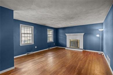 76 Sycamore Dr, West Warwick, RI 02893 - photo 4