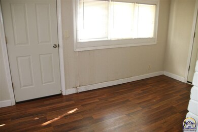 229 SW Terra Dr, Topeka, KS 66609 - photo 4