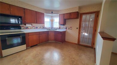 2943 W 32nd St, Erie, PA 16506 - photo 3