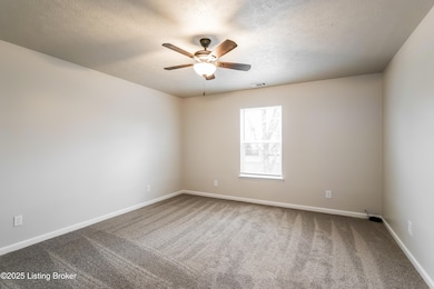 008-photo-primary-bedroom-14946225