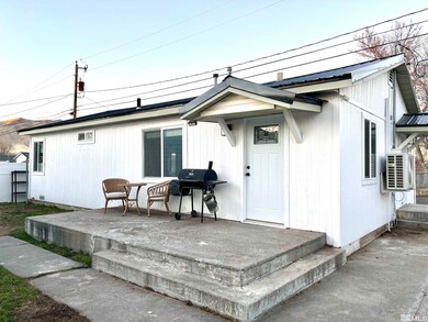 1053 S Bridge St, Winnemucca, NV 89445 - photo 2