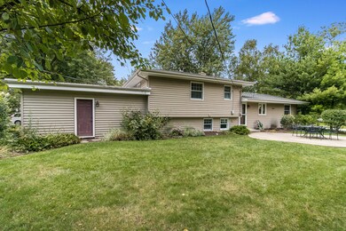204 Sycamore Dr, Naperville, IL 60540 - photo 5