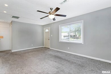 2007 W 70th St, Davenport, IA 52806 - photo 3