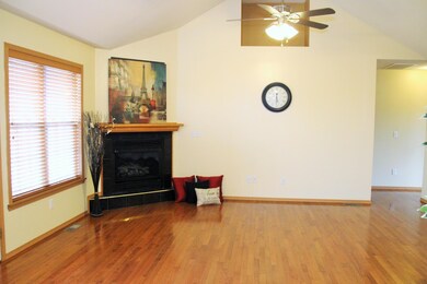 Living Room 7 (1)