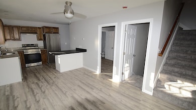 29 High St unit B, Derry, NH 03038 - photo 4