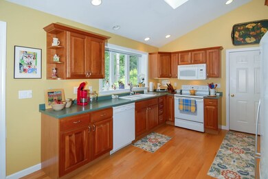 7 Briallia Cir, Newmarket, NH 03857 - photo 3