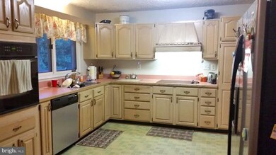 30070 Broken Arrow Ln, Mechanicsville, MD 20659 - photo 5